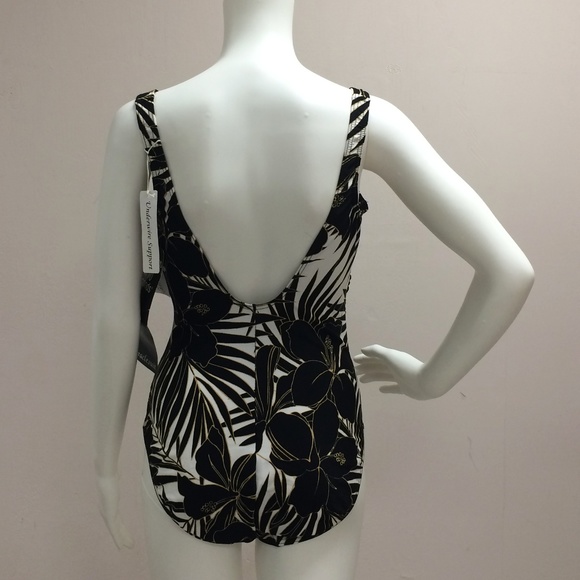 Miraclesuit Sanibel Black & White Swimsuit - Picture 8 of 8